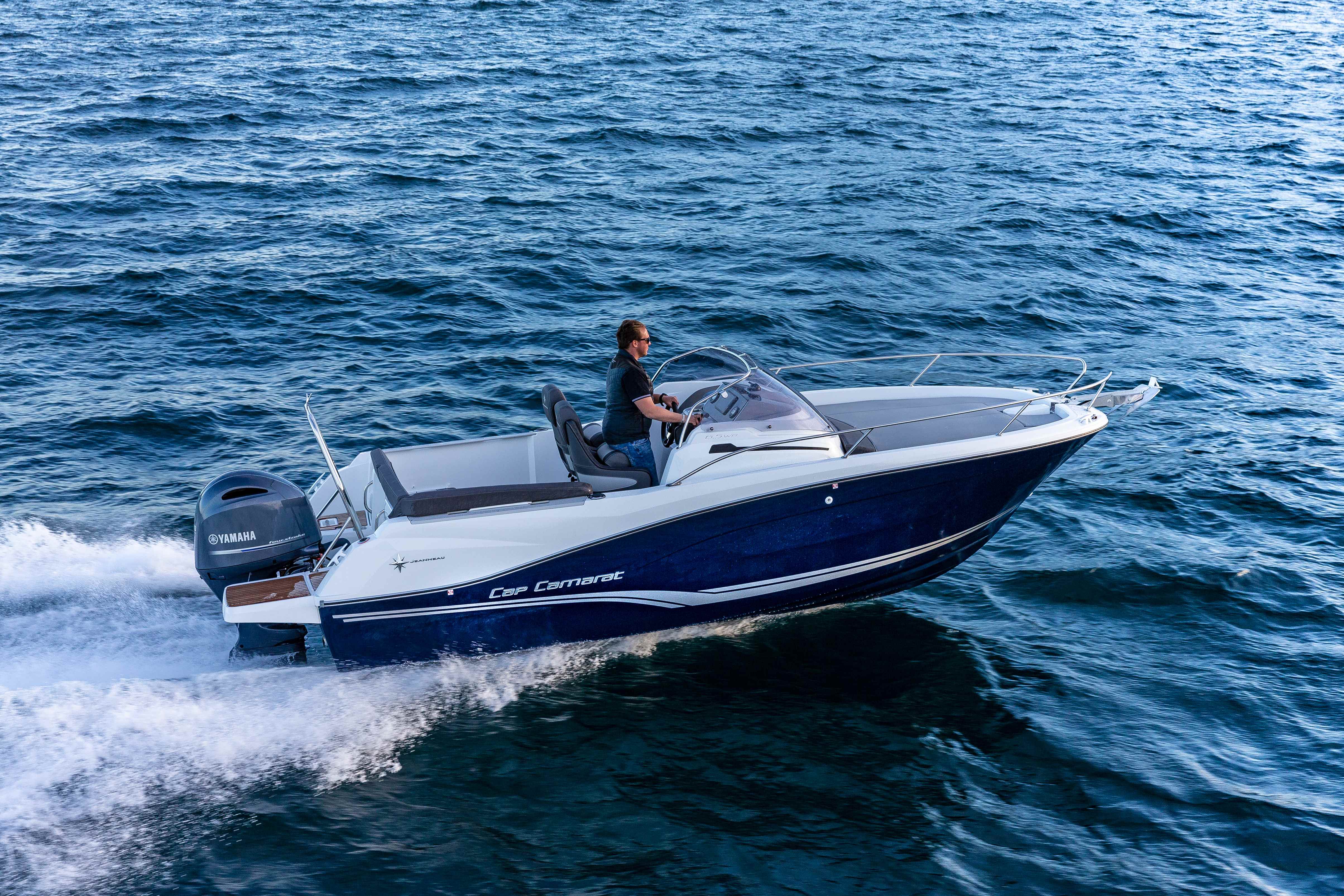 Les bateaux Jeanneau neuf à moteur proposés par le grand large: vente de  bateaux jeanneau neufs en Languedoc Roussillon.