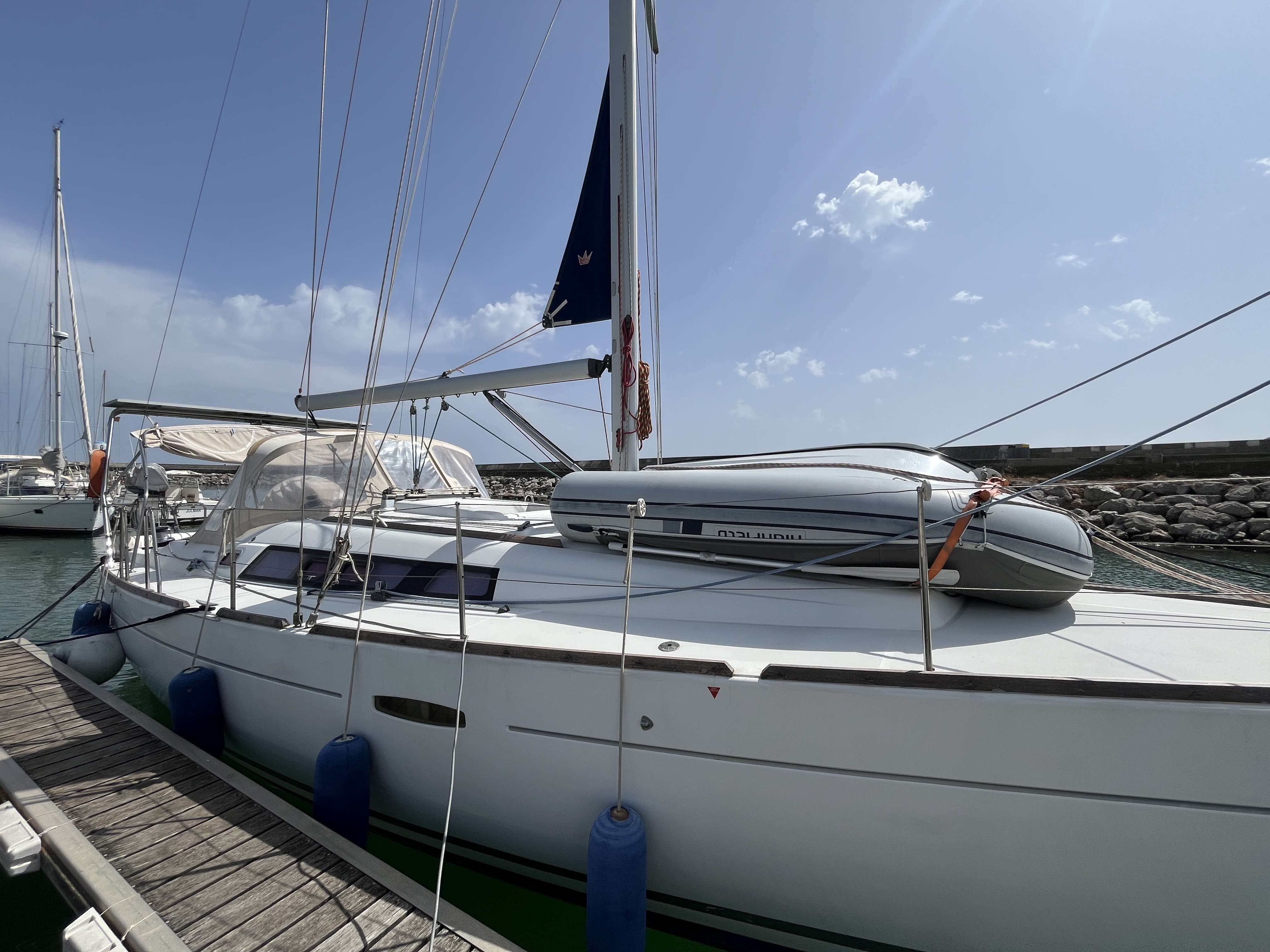 OCEANIS 37