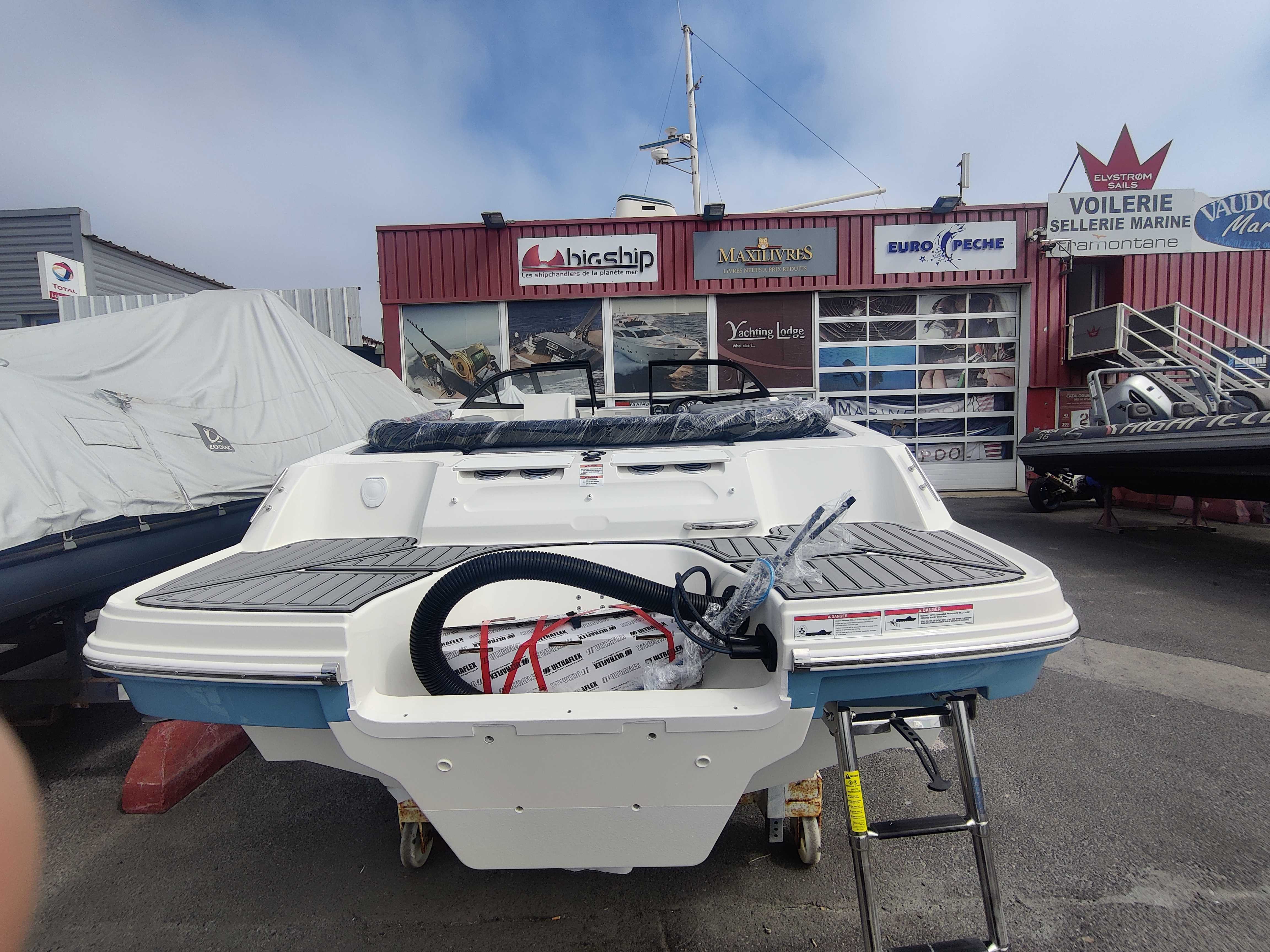 BAYLINER  VR4