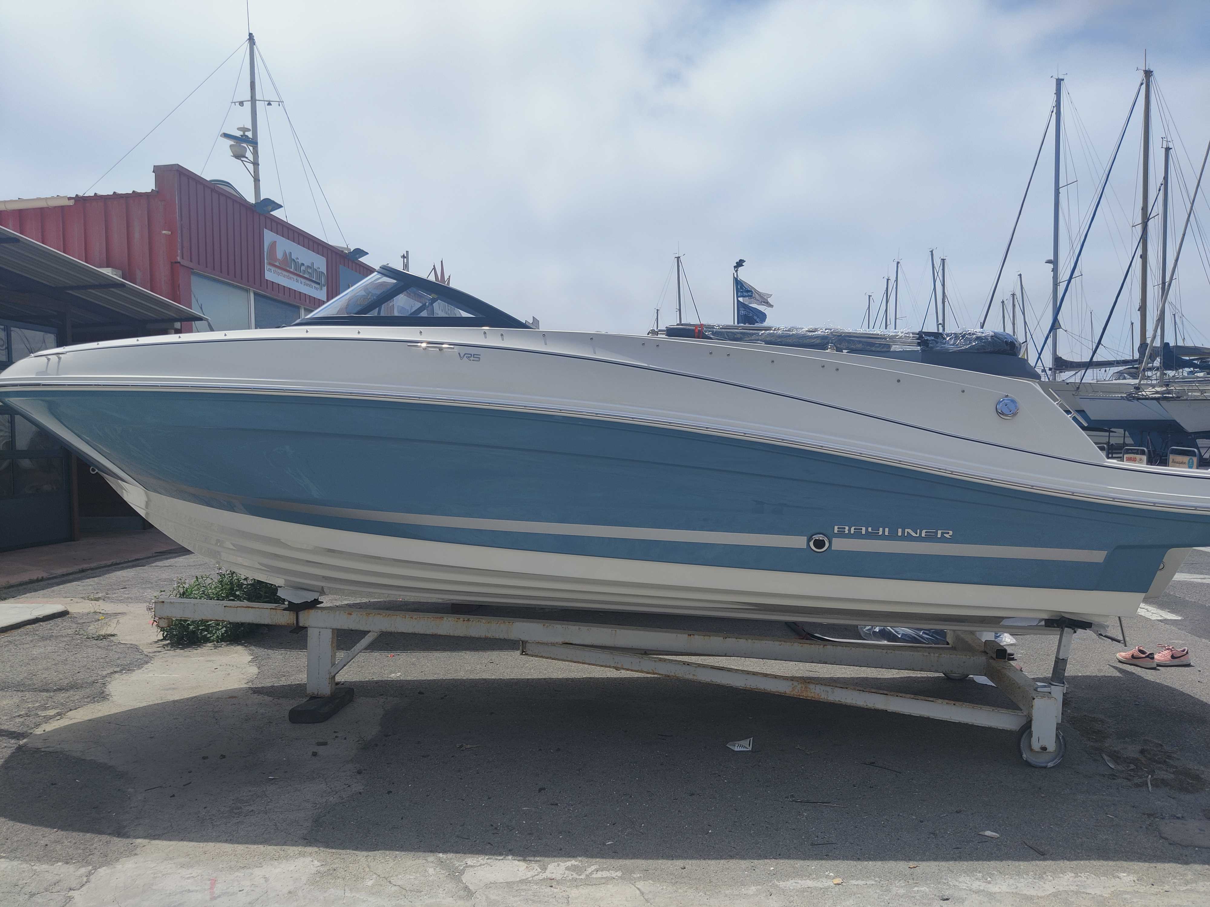 BAYLINER  VR5 BOWRIDER