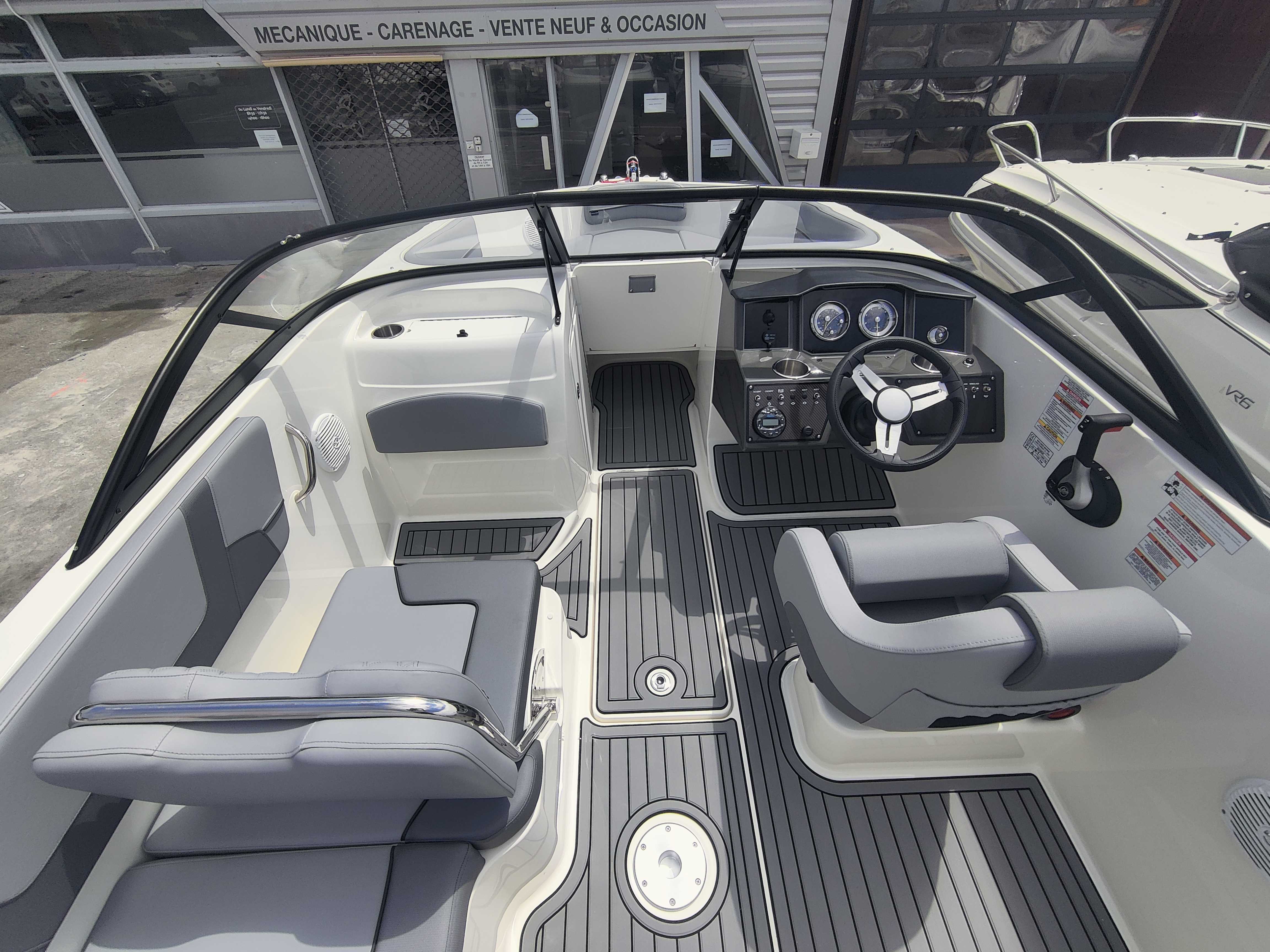 BAYLINER  VR5 BOWRIDER