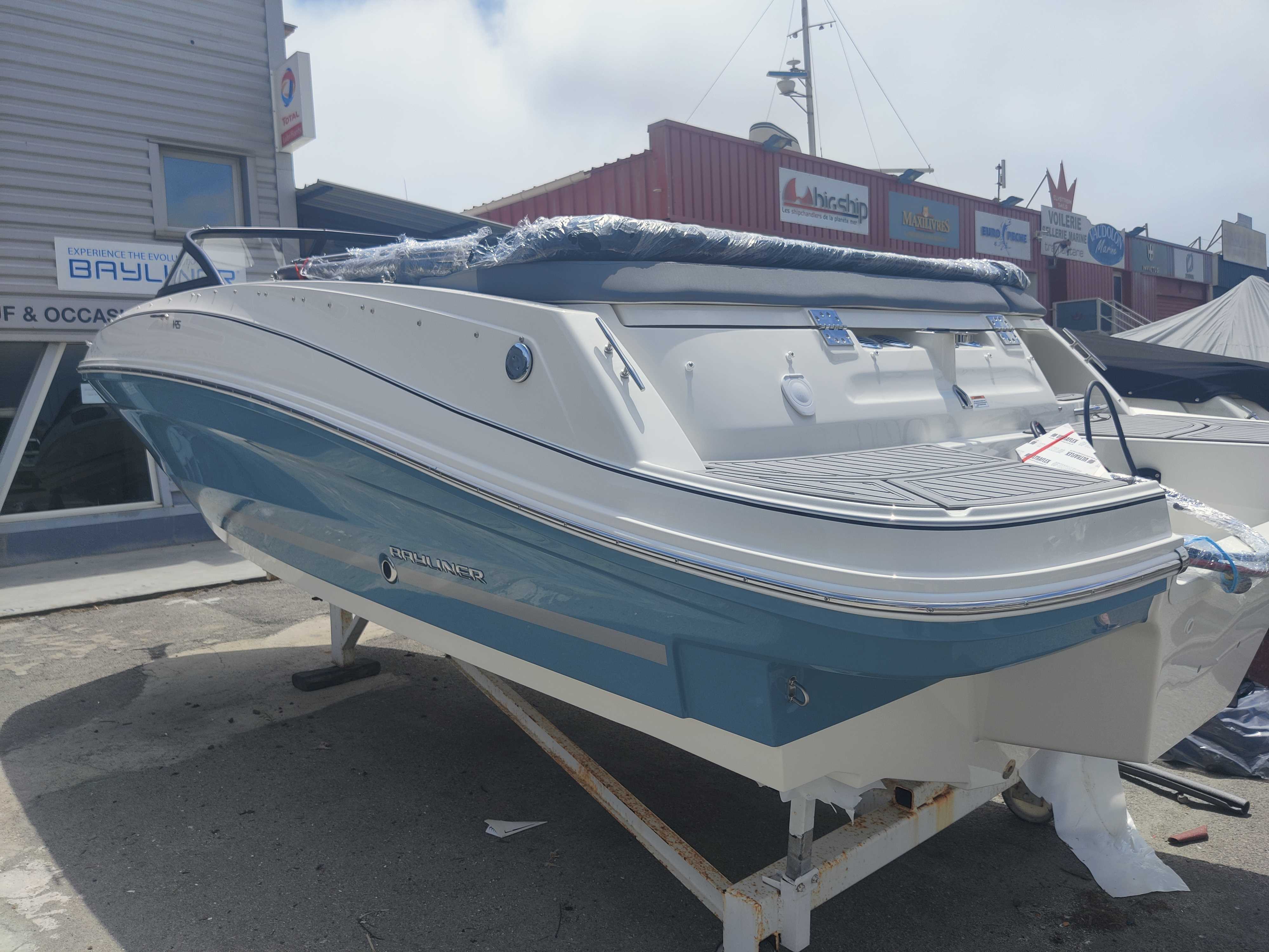BAYLINER  VR5 BOWRIDER