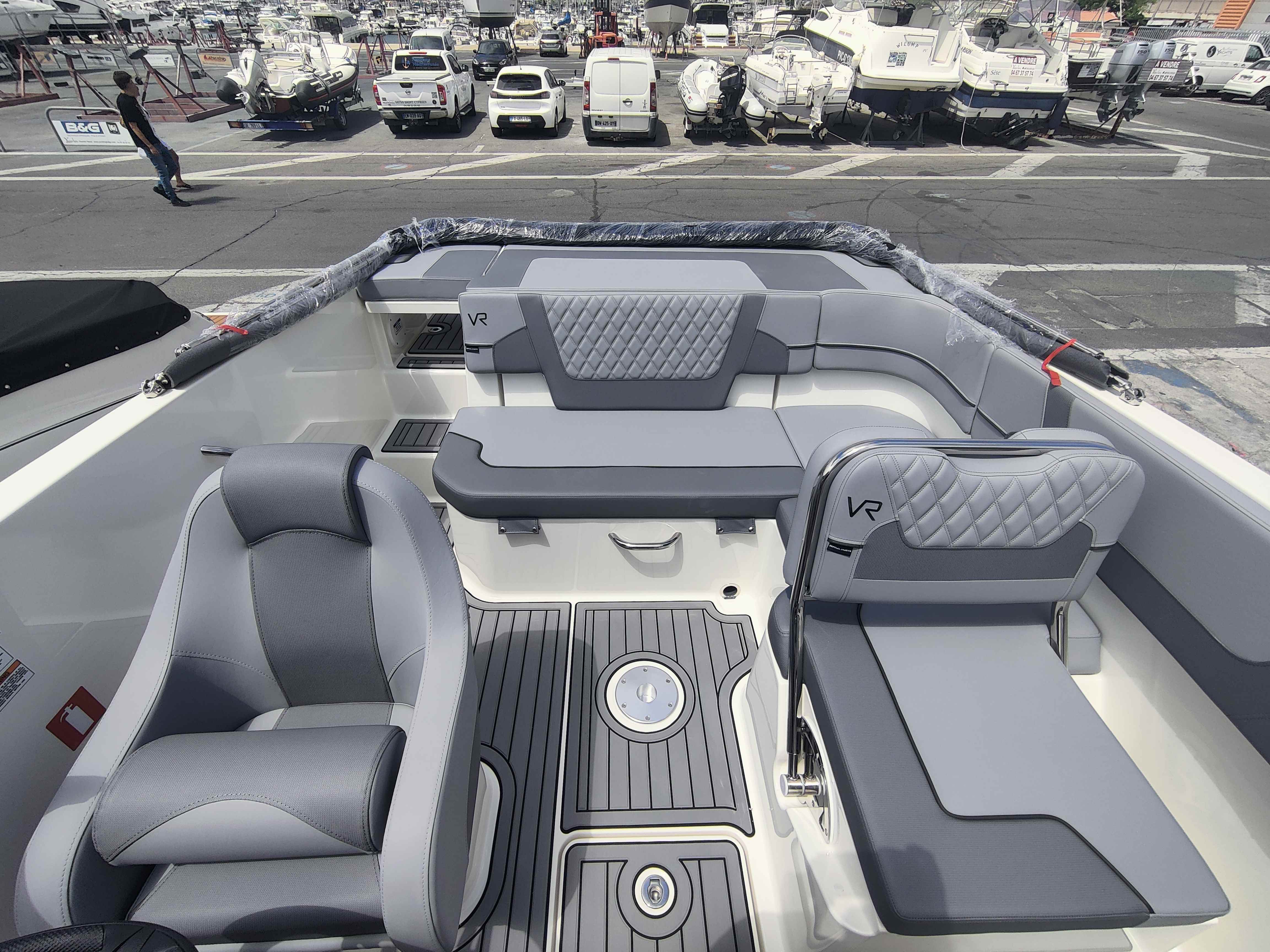 BAYLINER  VR5 BOWRIDER