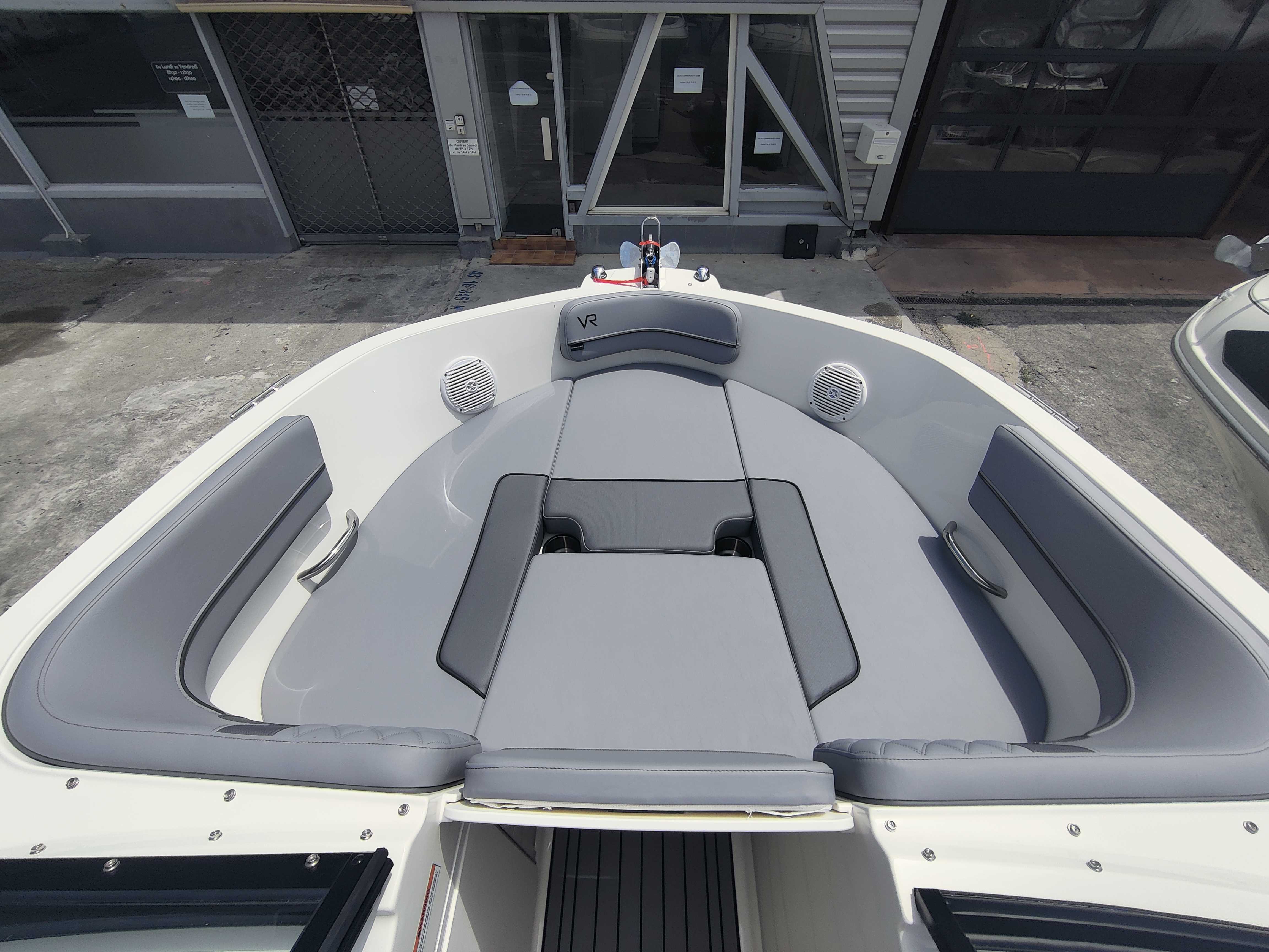 BAYLINER  VR5 BOWRIDER