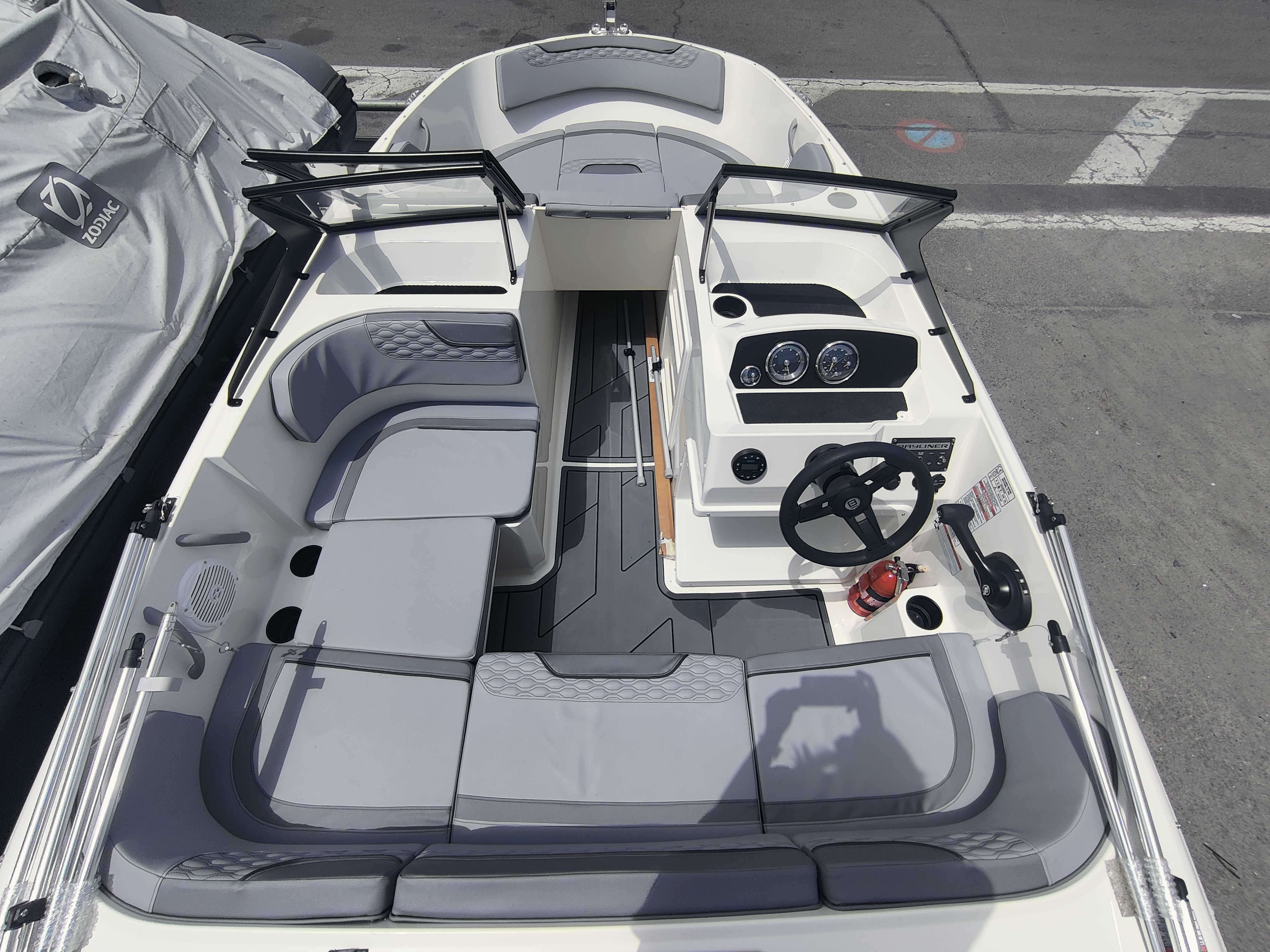 BAYLINER  ELEMENT M17