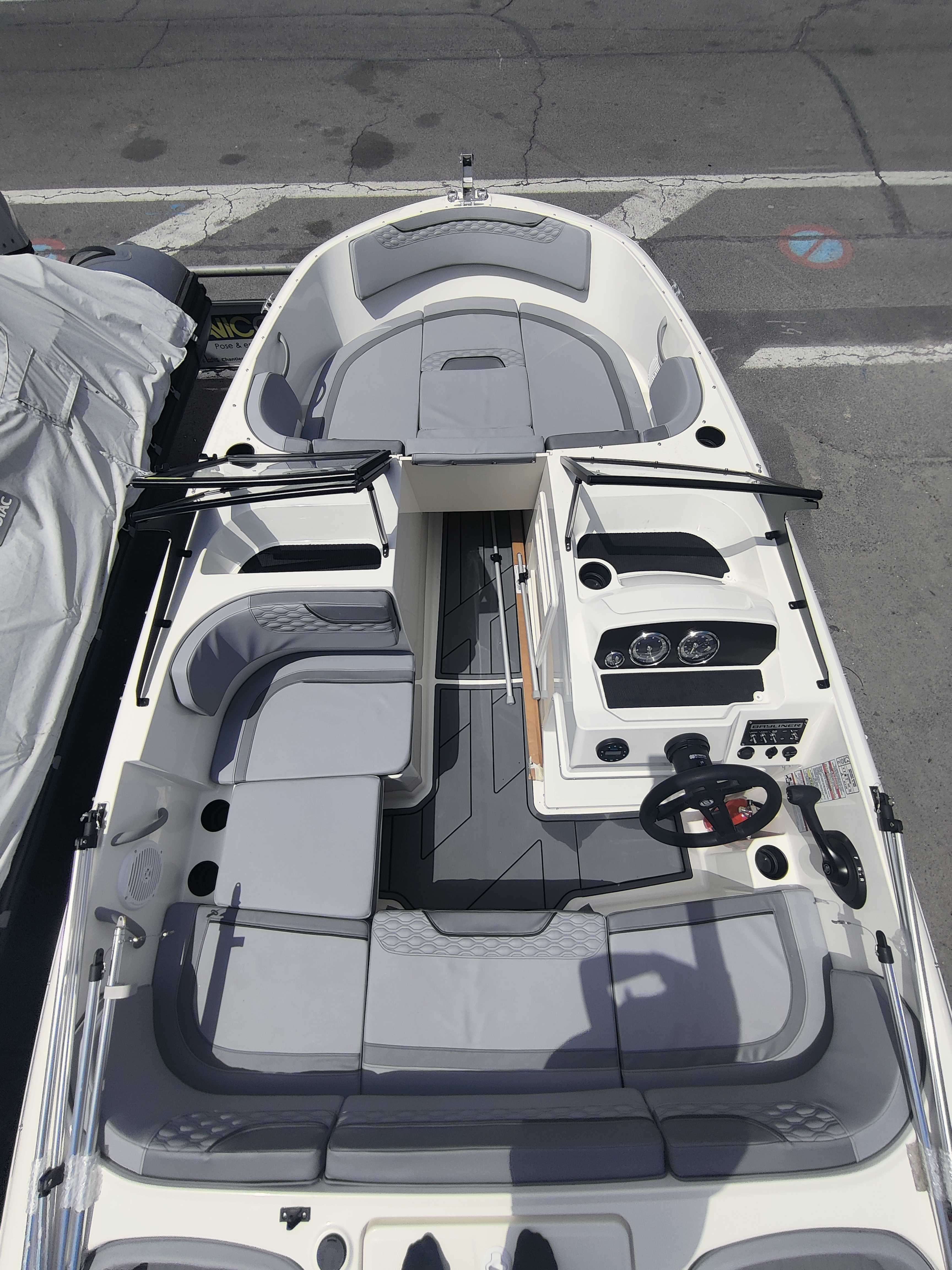 BAYLINER  ELEMENT M17