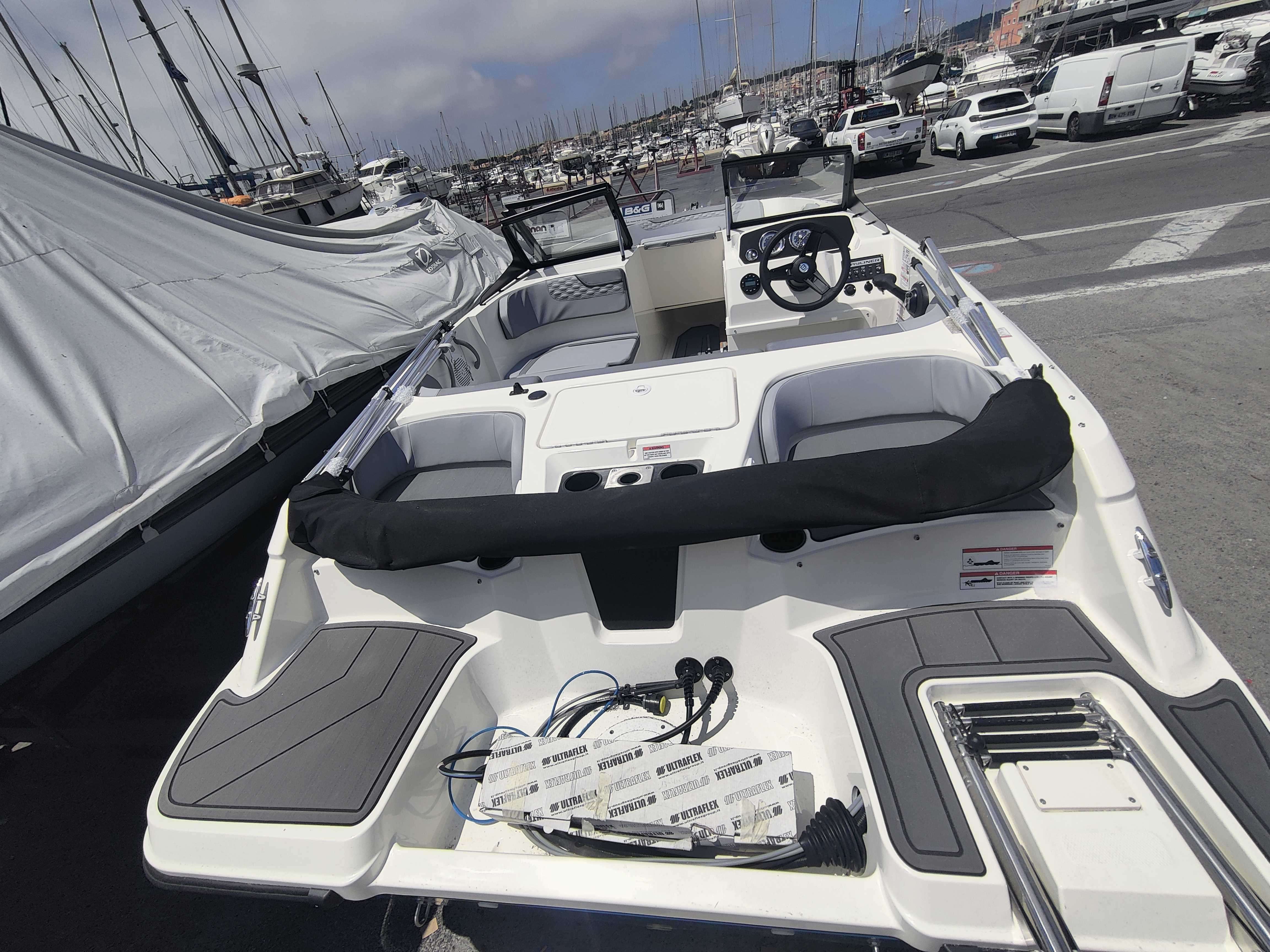 BAYLINER  ELEMENT M17