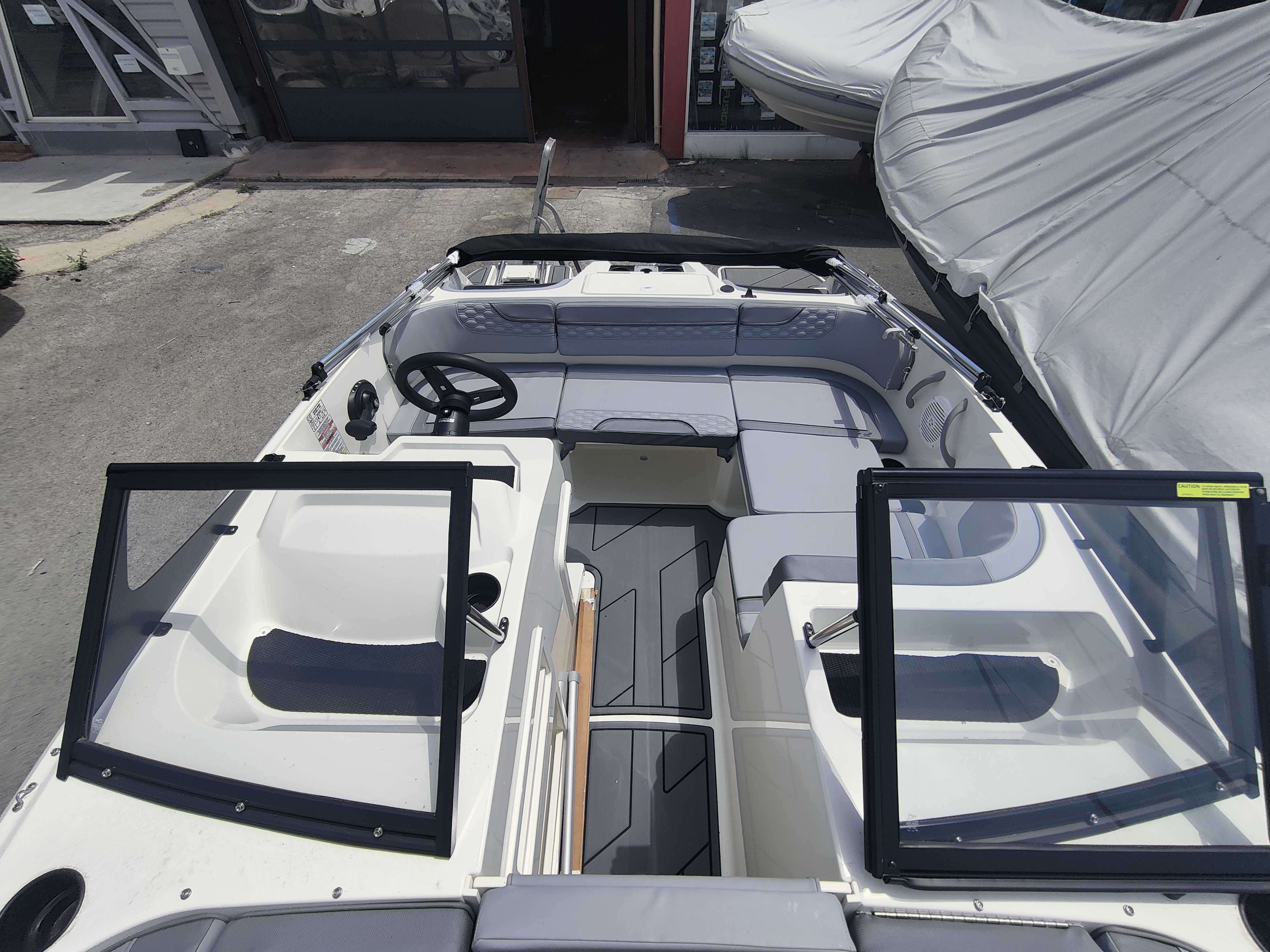 BAYLINER  ELEMENT M17