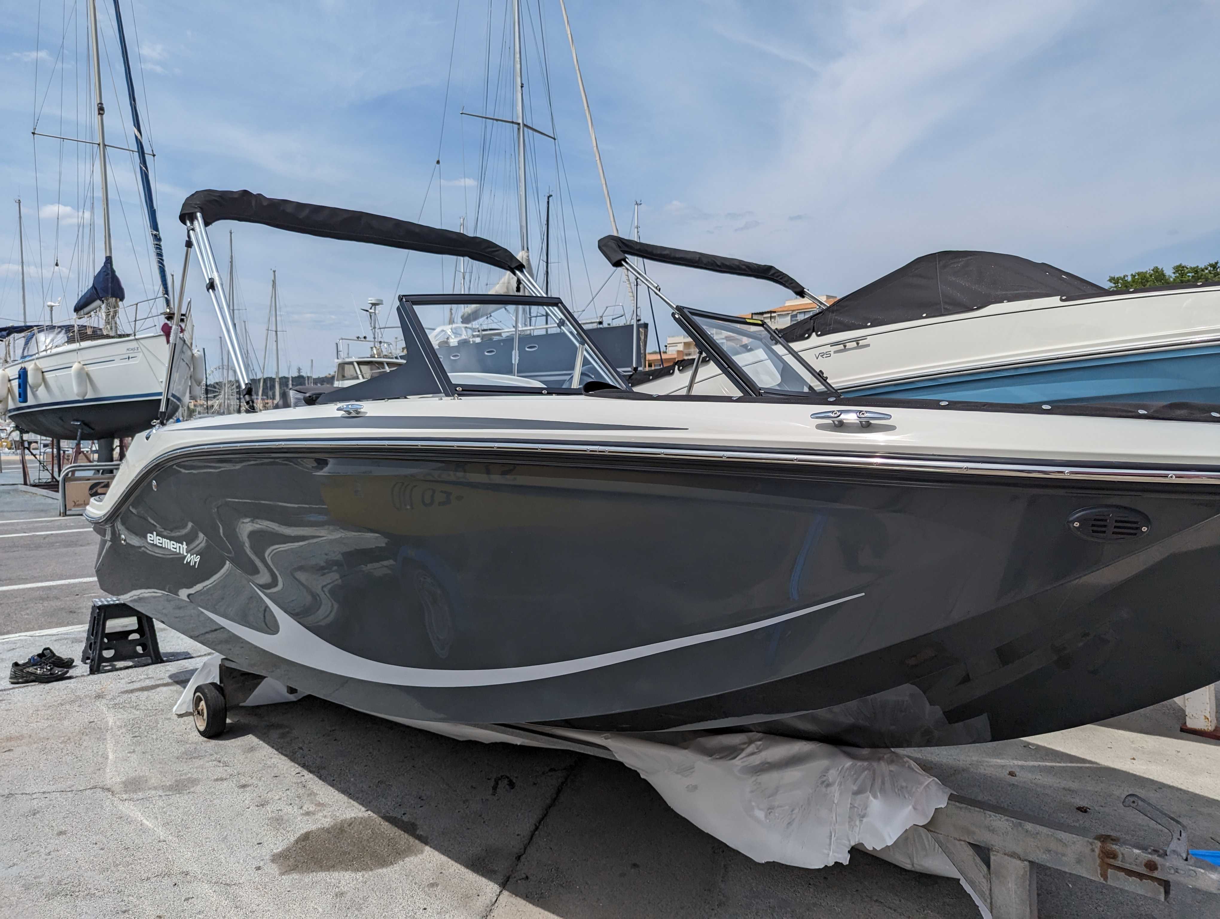 BAYLINER  ELEMENT M19