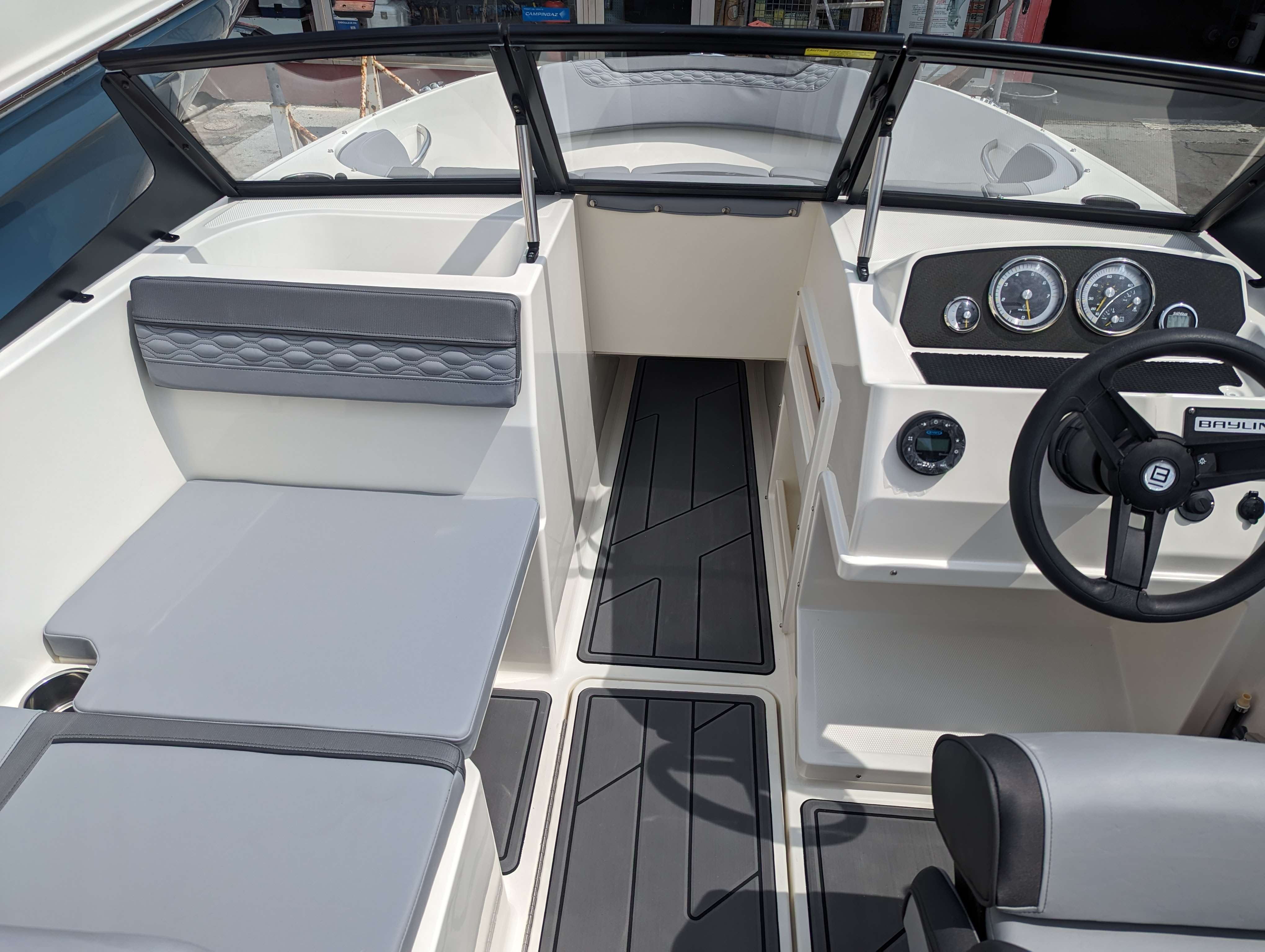 BAYLINER  ELEMENT M19